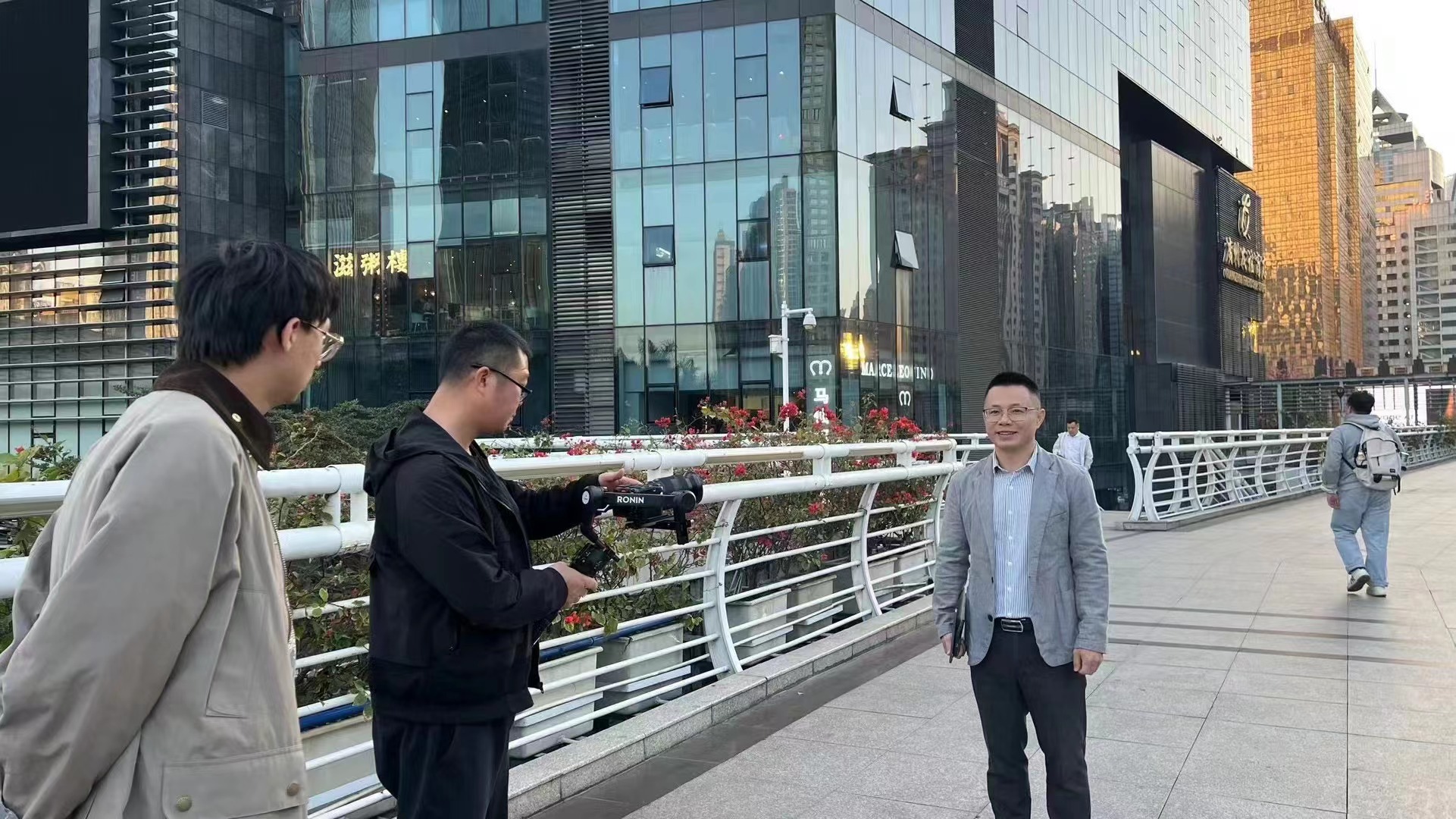 天南海北，順動(dòng)廣告拍攝老百姓創(chuàng)業(yè)故事 